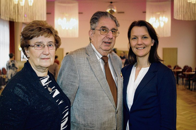 Sie schrieben Cottbuser Tanzschul-Geschichte: Erzsébet und Dieter Fritsche (von links). Karina Brand (rechts) leitet das traditionsreiche Unternehmen seit August 2015. Diese Aufnahme entstand beim »Tag der offenen Tür« im Januar. 		          Foto: tspv