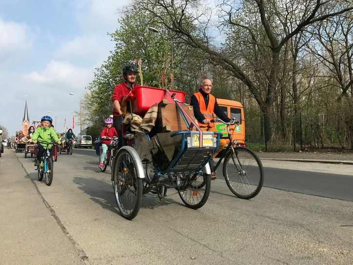 Der Umzug per Fahrrad. Fotos: Schramm