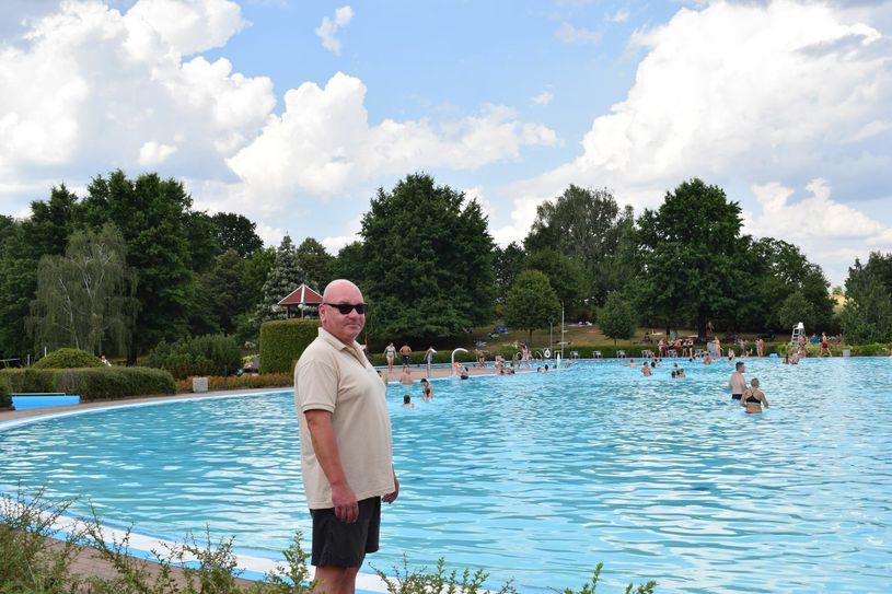 Schwimmmeister Ingolf Anders wacht über die Badegäste. Foto: spa