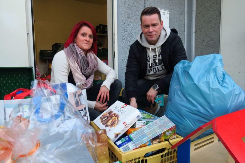 Kai Noack, Projektleiter der Tafeln des ASF, und die Leiterin der Cottbuser Tafel, Karina Bauer, waren überwältigt von der Vielzahl an Spenden. Foto: jho