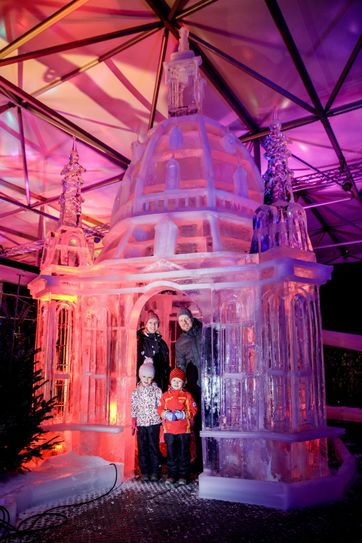 Dresdner Frauenkirche in der Eiswelt Dresden. Foto. Michael Schmidt