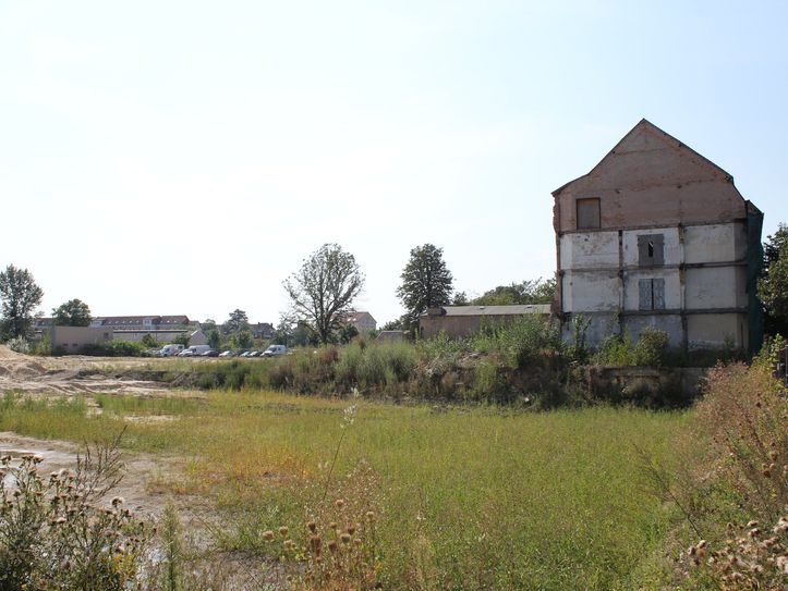 Noch ist das Eschebach-Areal in Radeberg eine Industriebrache, aber schon bald soll hier an Spitzentechnologie gearbeitet werden.