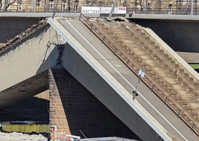 Der Riss ging erst durch die Brücke - und dann durch die Stadtgesellschaft.