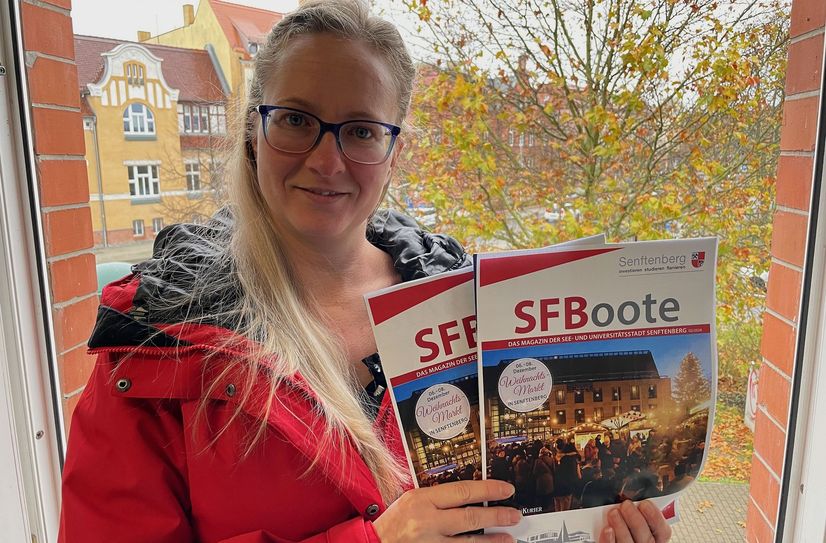 »SFBoote«-Projektleiterin Claudia Tröger mit dem Titelcover des neuen Stadtmagazins.