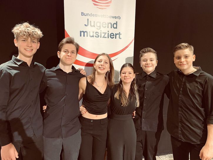 Karl Friedrich, Noah Poller, Charlotte u. Elisabeth Kugler, Marlon Weber, und Jonas Kloditz (v.l.n.r.) nahmen am Bundesfinale von »Jugend musiziert« in Lübeck teil.
 Foto: Kreismusik- und Kunstschule Gebrüder Graun/C. Poller