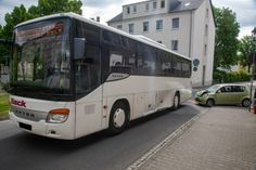 Im Kreuzungsbereich stießen beide Fahrzeuge zusammen.
