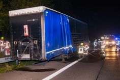 Der Auflieger eines LKWs hatte aus bisher ungeklärter Ursache Feuer gefangen.