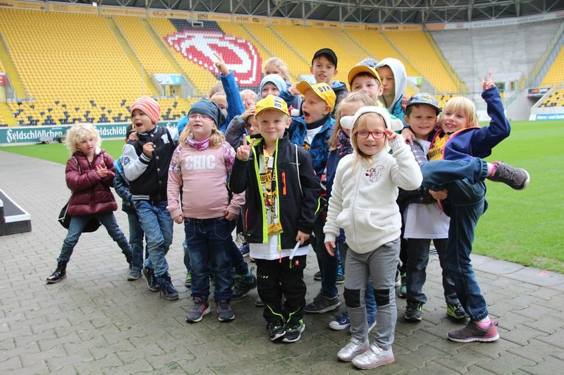 Die "Giraffenbande" im "Wohnzimmer" der SG Dynamo Dresden (Fotos: Büttner)
