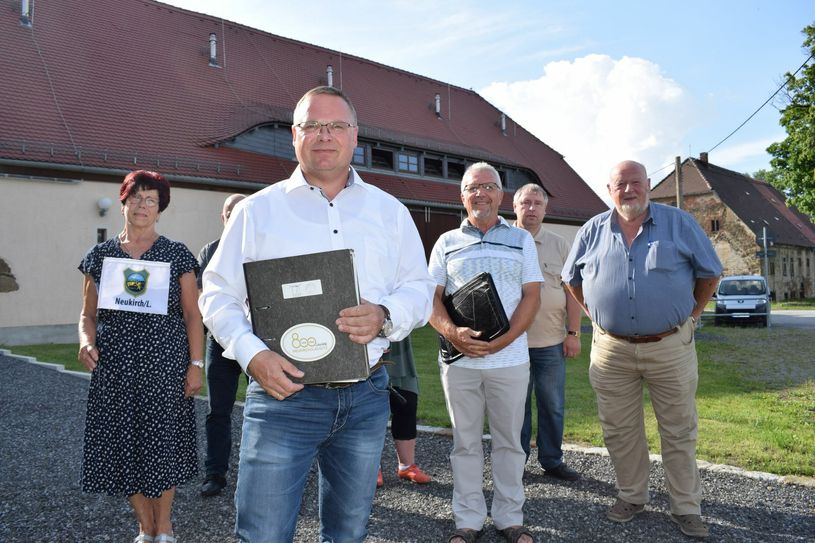 Das Neukircher Festkomitee plant die Festlichkeiten zur 800-Jahr Feier. Auf dem Festplatz am Rittergut wird an zwei Wochenenden gefeiert. Foto: spa