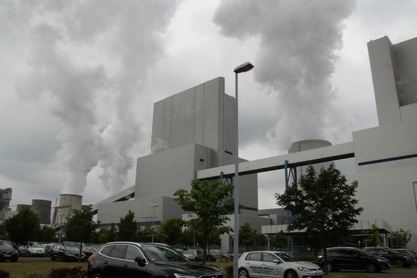 Der Standort am Kraftwerk wurde gewählt, um die Abwärme zur Trocknung nutzen und das Klärschlammgranulat direkt vor Ort verbrennen zu können. Foto: Keil