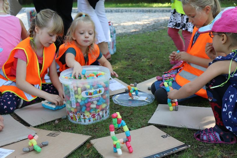 In der Branitzer Gutsökonomie entsteht ein neuer Spielplatz als inklusiver Spiel-, Lern- und Begegnungsort im denkmalgeschützten Branitzer Park. Foto: ©SFPM