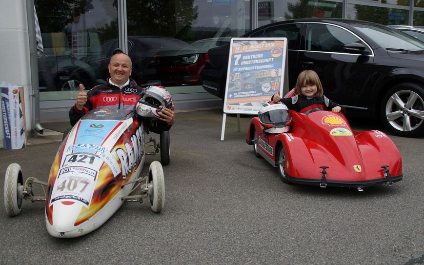 Thomas Käfer und seine Tochter Lilly gehen in Kleinnaundorf in das Rennen. Foto: Steffen Dietrich