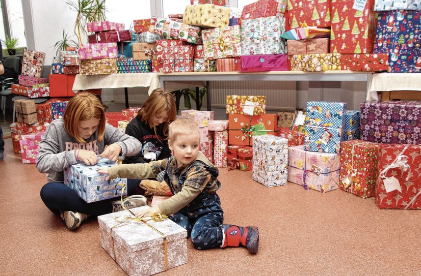 Auch in diesem Jahr werden wieder Weihnachtsgeschenke für die Kinder der Familienhilfe der Volssolidarität gesammelt. Dieses Foto stammt aus dem vergangenen Jahr.