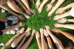 Younion: Der neue Name vereint die Worte "YOU" und "Union" und steht für die Europäische Union und Demokratie. YOUNION betont die Bedeutung der Vielfalt aber auch des Individuums in der Gemeinschaft - jeder Mensch ist unterschiedlich, aber gleichberechtigt. Ohne viele einzelne Individuen kann es keine Gemeinschaft geben!