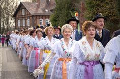 Wendisches Brauchtum, wie die niedersorbische Fastnacht »Zapust«, bereichert das Leben im Spree-Neiße-Kreis.