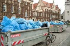 In diesem Jahr stehen die Sammelcontainer nicht vor dem Rathaus, sondern an der Feuerwehr, am Rohrforschungszentrum.  Foto: Archiv