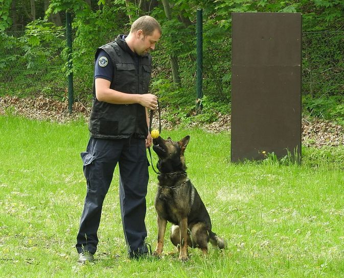 Nick übt sehr gern mit dem Ball.