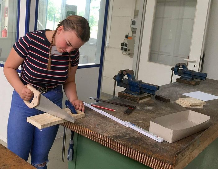Auch Frauen können richtig gute Handwerker werden - Das können sie in der Offenen Werkstatt in Riesa beweisen.