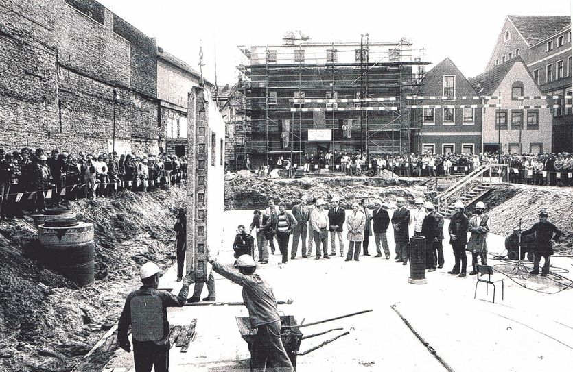 Montagebeginn in der Klosterstraße im Juli 1984. Foto: Erich Schutt