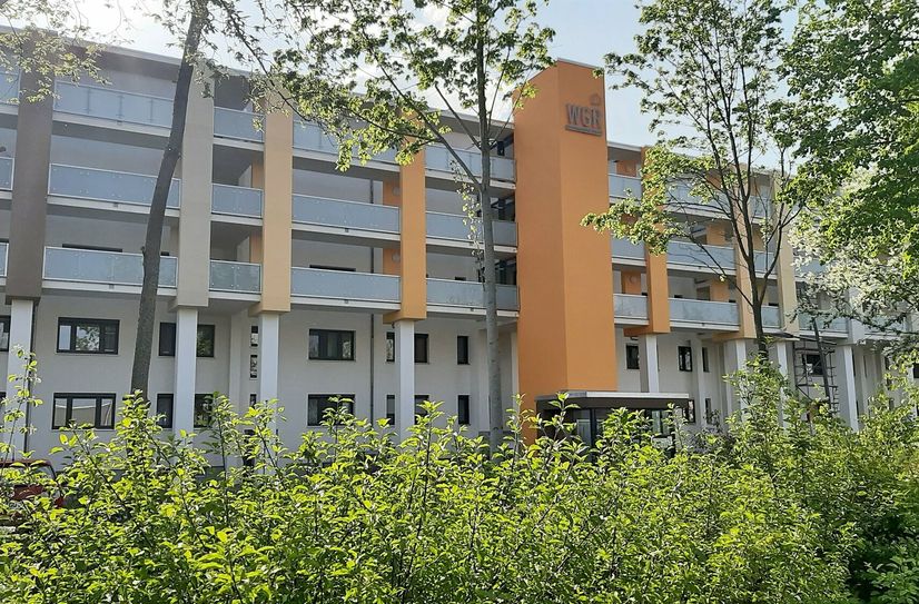 Präsentiert werden am 13. Mai zwei- bis vier Raum Wohnungen mit einer Größe von 68 bis 130 Quadratmeter. Die meisten Wohnungen sind zwar bereits vergeben, sollen aber neugierig auf den nächsten Sanierungsabschnitt am Objekt machen.