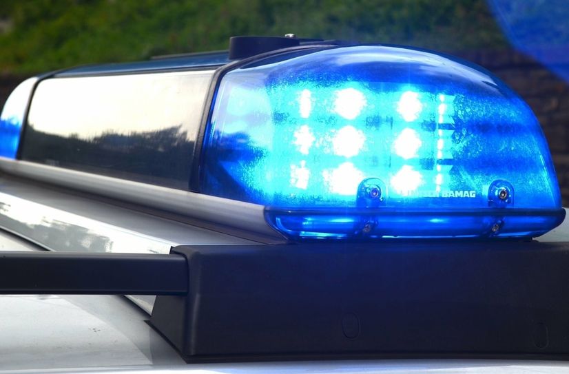 Drei Verletzte bei Verkehrsunfall mit Streifenwagen.