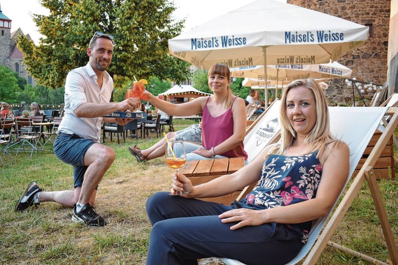 Barbesitzer Beno Brezan ist ein guter Gastgeber. Die Gäste schätzen an der Sundowner Bar die gemütliche Atmosphäre, die gute Musik und vor allem die schöne Aussicht.