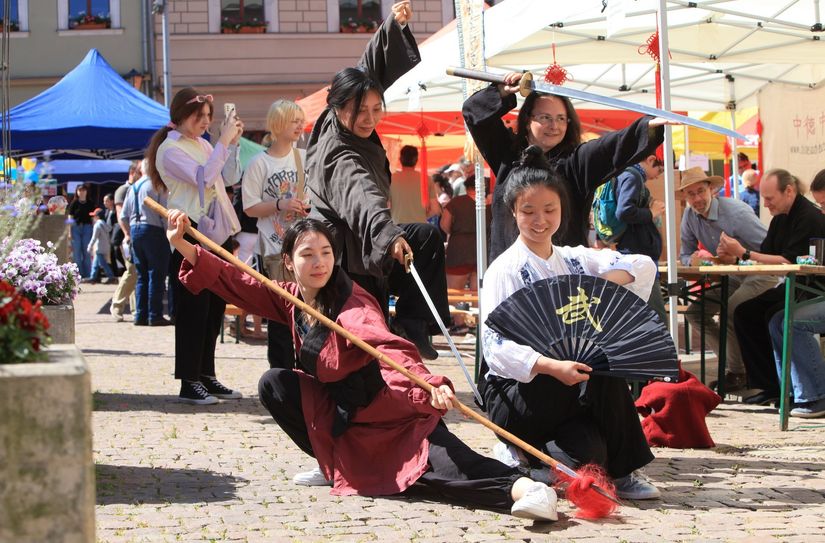 Rückblick auf die Vorjahre: Vereinsmitglieder vom Chinesisch-Deutschen Zentrum e.V. zeigen traditionelle chinesische Kampfkunst.