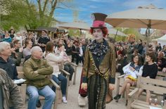 Roland Kurzweg schwingt zum letzten Mal den Auktionshammer bei der traditionelle Maifest-Auktion, die in diesem Jahr 20. Geburtstag feiert.