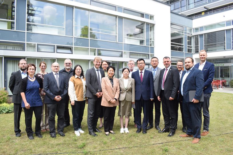 Vertreter der Oberlausitz-Kliniken und die chinesische Delegation aus der Region Shanxi streben eine Zusammenarbeit im medizinischen Bereich an.