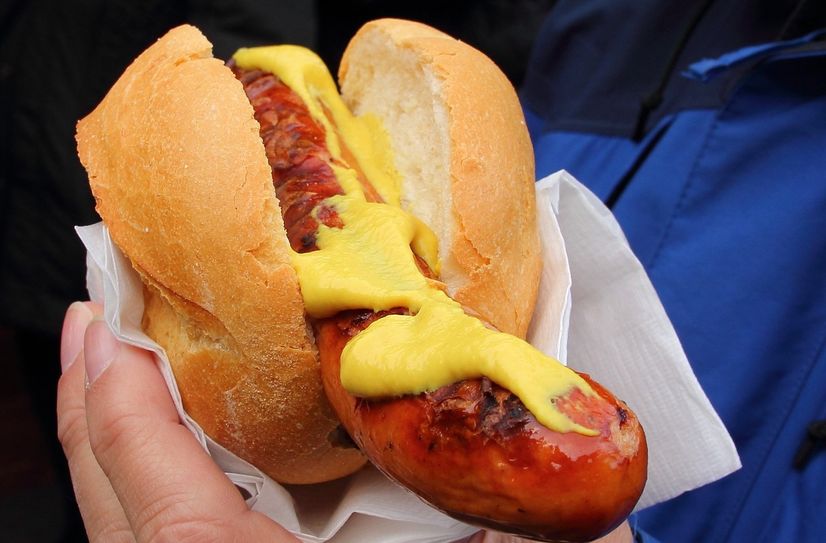 Beim Bratwurstfestival gibt es neben der klassischen Bratwurst auch Exoten wie eine Fisch-Bratwurst im Angebot.