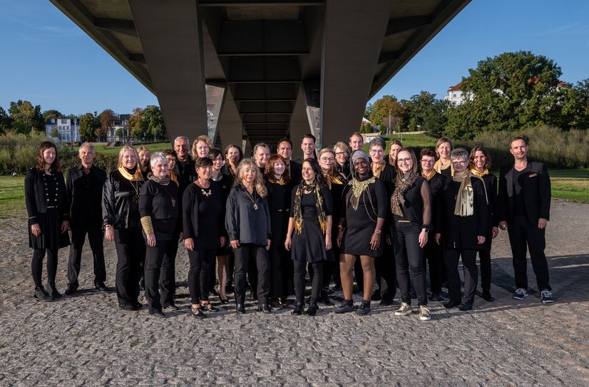 Die 50 Sängerinnen und Sänger aus Dresden, Pirna, Weinböhla, Kreischa und Radeberg haben ein buntes Programm vorbereitet.