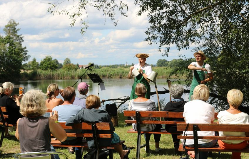 Eine großartige Musikshow als Gartenkonzert boten die Gebrüder Wecke im Gelände vom Willeke KUNSTHAUS am SEE (ehemals Alte Ziegelei). Foto:ws