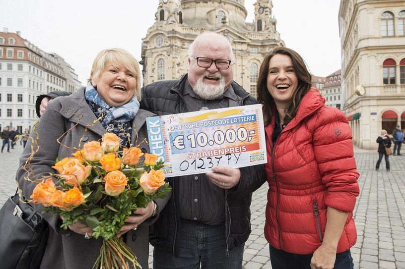 Das Gewinner-Paar freut sich zusammen mit Katarina Witt. Foto: Marco Urban