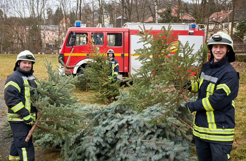 Marcel Köhler, Tim Weller und Ron Krupper (v.l.n.r.) von der Freiwilligen Feuerwehr Bad Gottleuba.