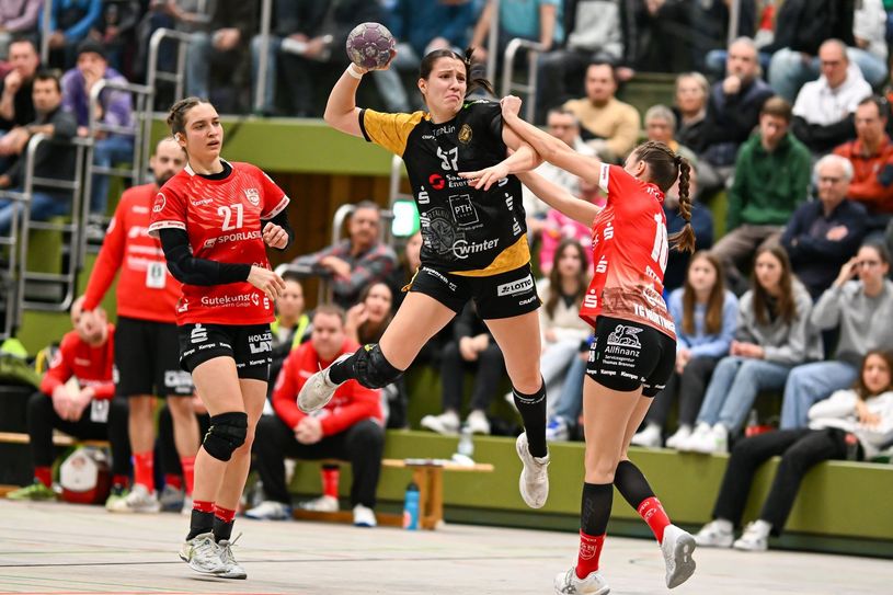 Santina Sabatnig beim Sprungwurf. Foto: TG Nürtingen