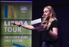 Mit einem Poetry-Slam wird die LiteraTour 2025 eröffnet.