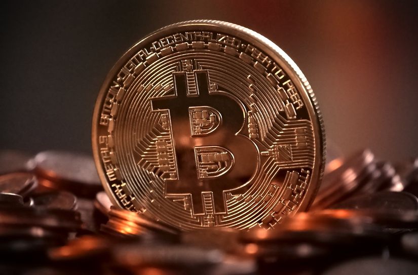 Die nach wie vor größte Kryptowährung ist der Bitcoin. Andere bekannte Kryptowährungen sind beispielsweise Ethereum, Tether und Cardano.  Foto: Pixabay