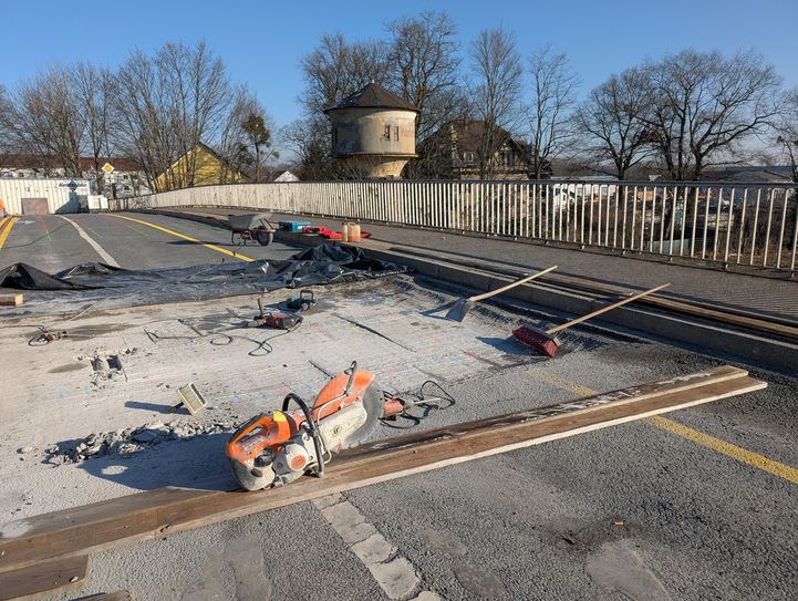 Die Bahnbrücke an der Rathenaustraße steht derzeit auf dem Prüfstand.