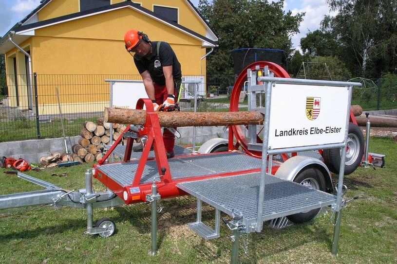 In Jeßnigk fand die erste Einweisung auf den Baumbiegesimulator statt.
