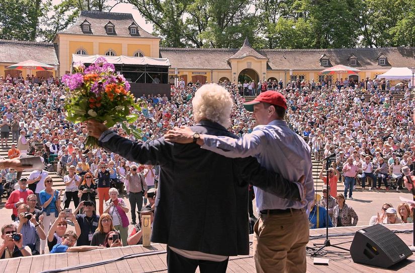Joachim Schlese li. (hier mit Feldschlößchen-Vorstand Karsten Uhlmann) nimmt Abschied.