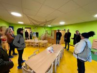 Große und helle Gruppenräume bieten viele Möglichkeiten zum Spielen, Lernen, Basteln, Essen und Ausruhen.