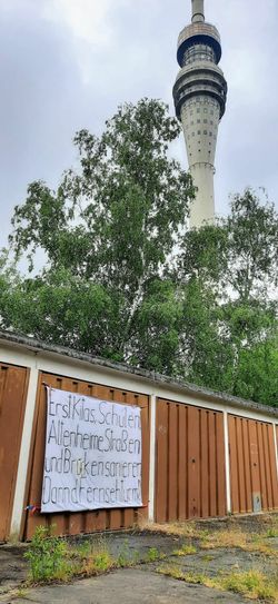 Gegen die Wiedereröffnung des Fernsehturmes gibt es Protest von vielen Anwohnern des Wachwitzer Berghangs. Fotos: Pönisch