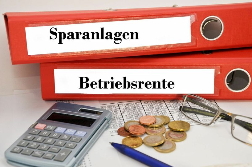 Spätestens wenn einem Akten und Verträge drohen über den Kopf zu wachsen, suchen Betroffene die Verbraucherberatung auf.   Fotomontage: Farrar