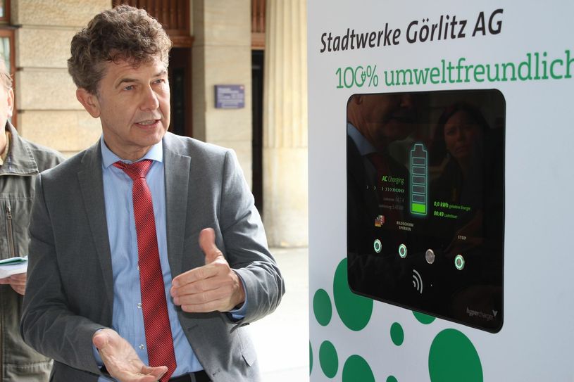 „Wir haben hier für jedermann gut zugänglich zwei Ladepunkte installiert und wollen damit das für unser Unternehmen und die gesamte Gesellschaft so wichtige Zukunftsthema