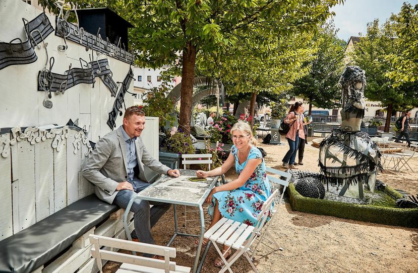 Bürgermeister Tobias Kummer und Yvonne Brückner vom Tourismusverband Sächsische Schweiz gehörten zu den ersten Besuchern. Fotos: Marko Förster