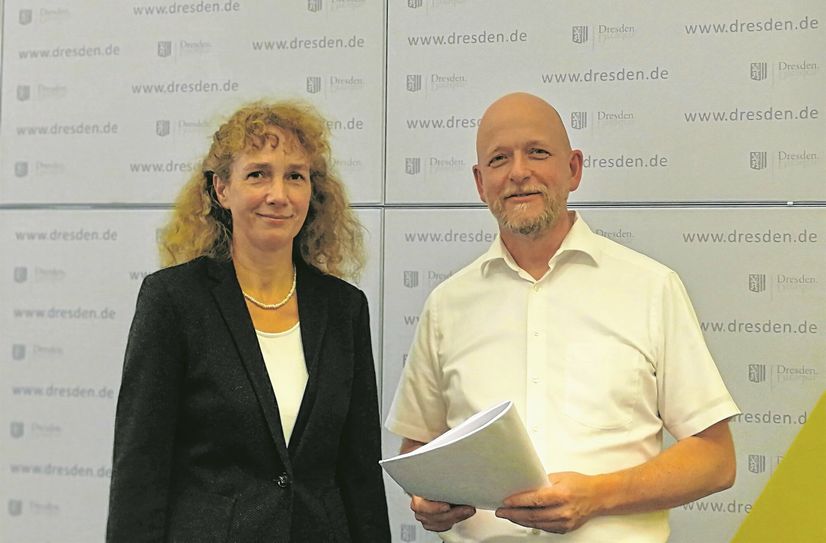 Wahlleiter Dr. Markus Blocher (re.) und seine Stellvertreterin Dr. Lioba Buscher haben die Wahlergebnisse noch einmal aufbereitet.