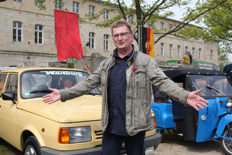 Conny Kaden heißt alle herzlich willkommen.
