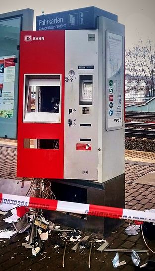 Sachsenweit wurden im letzten Jahr mehr Fahrkartenautomaten gesprengt. In Heidenau knallte es öfter. Repo: M. Förster