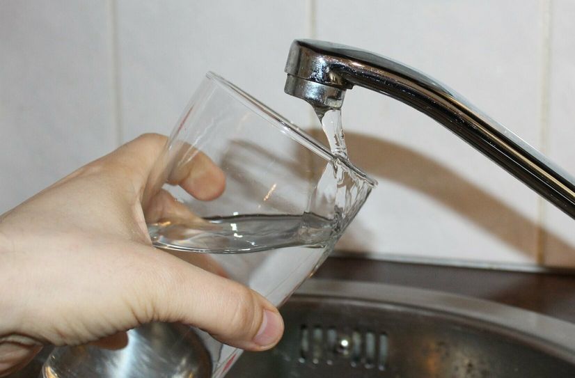 Eigentlich sollte die Kommunale Versorgungsgesellschaft Lausitz (KVL) das Wassergeschäft ab 1. Januar 2023 übernehmen. Doch der Übergang dauert länger, deswegen bleiben die Stadtwerke vorerst für die Trinkwasserver- und Abwasserentsorgung verantwortlich.