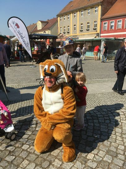 Torsten Schultz wird wieder als Osterhase über den Markt hoppeln.